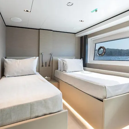 Luxury Yacht Moretti In Tropez