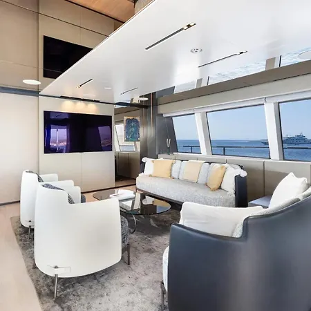 Bateau-hôtel Luxury Yacht Moretti In Tropez