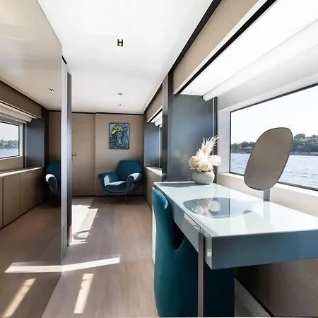 Luxury Yacht Moretti In Tropez Saint-Tropez