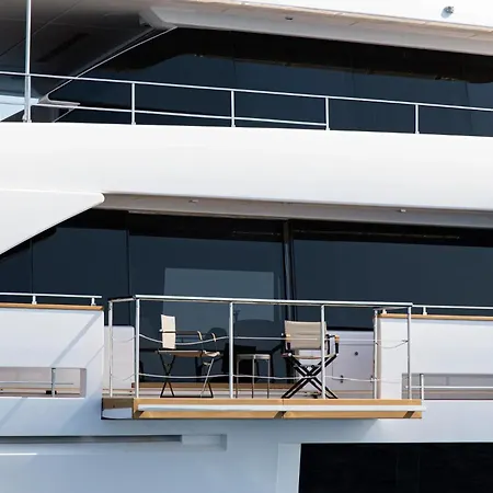 Bateau-hôtel Luxury Yacht Moretti In Tropez