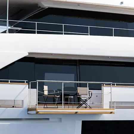 船屋 Luxury Yacht Moretti In Tropez